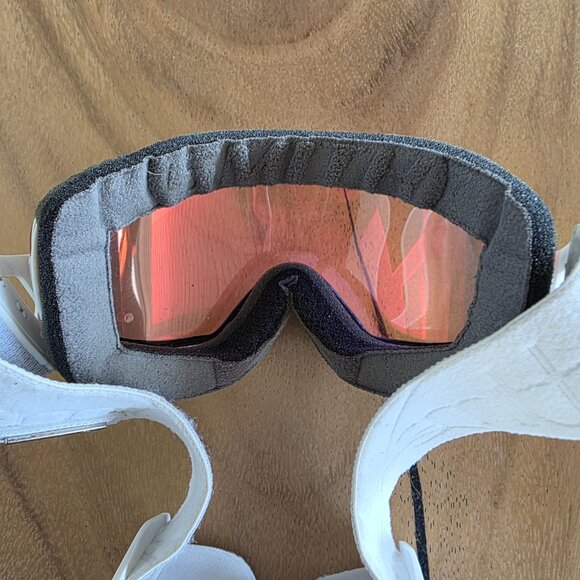 Smith Optics i/os snow goggles with photochromic red mirror lens. - Picture 3 of 5
